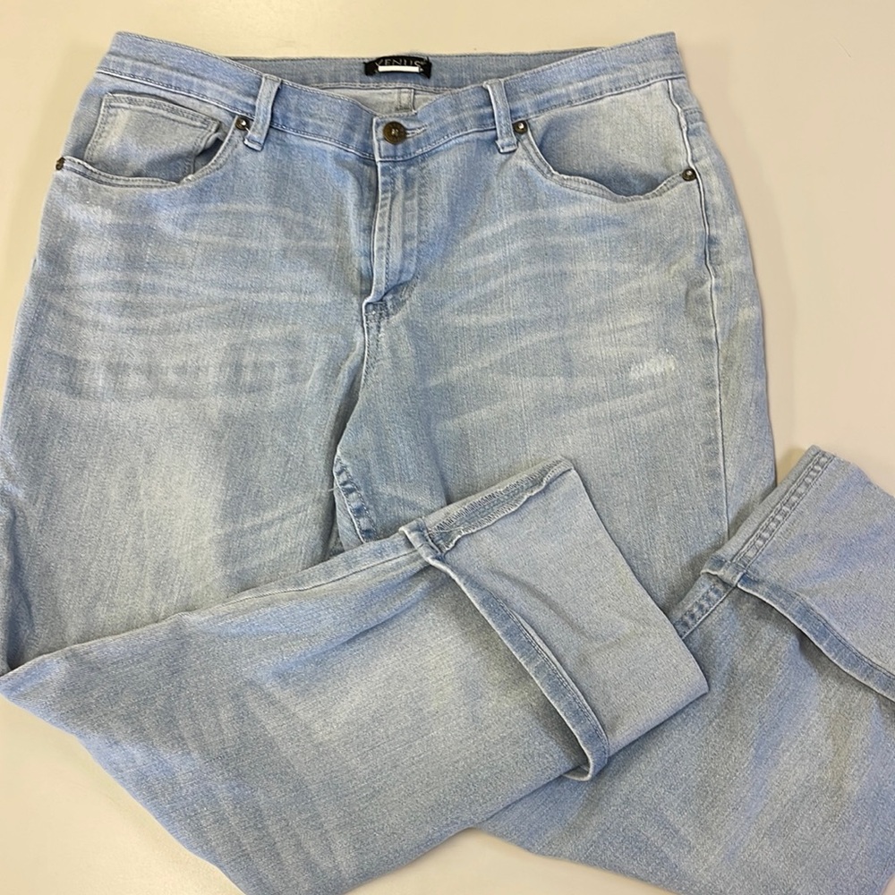 Women’s size 14 denim capri
